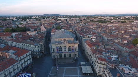 Montpellier-Ecusson-Place-De-La-Comedie-Por-Drone-Vista-Aérea-Del-Amanecer
